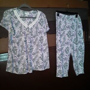 NWOT Secret Treasures Lg (12-14) Beautiful Feminine Purple & Grey  Night Set